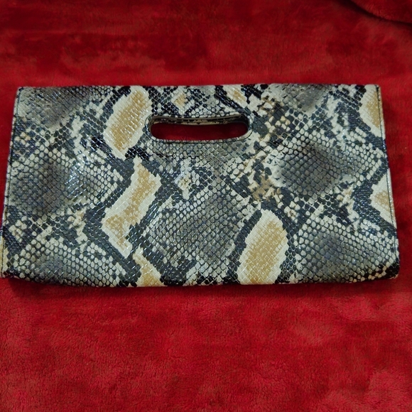 Nine West Snakeskin Pattern Clutch-Black, Tan, & Cream - Picture 6 of 6